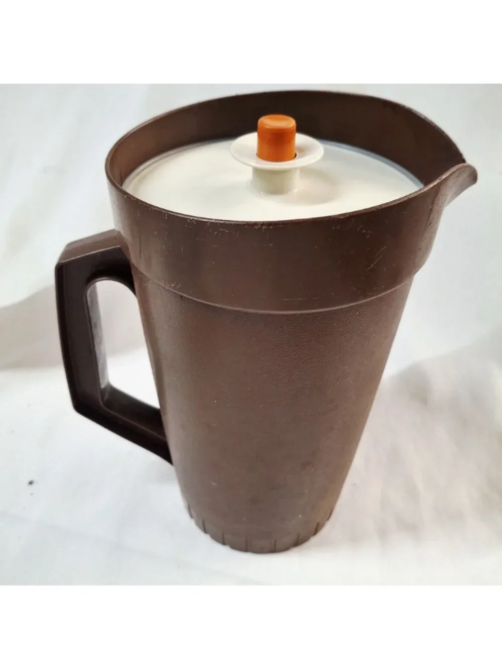 Vintage Tupperware Brown Plastic Pitcher With Lid 1.5 Quart Spout & Handle Durab